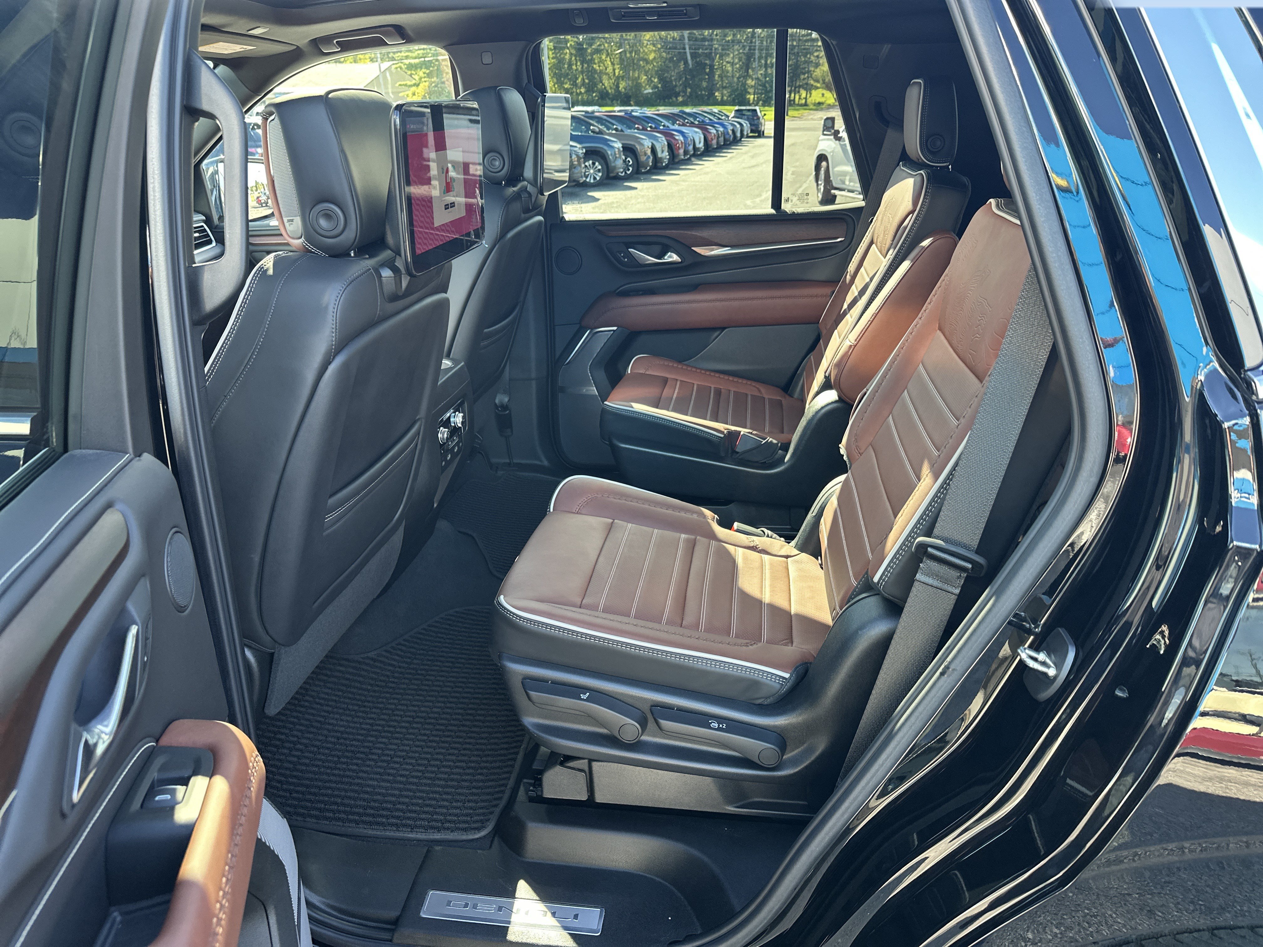 Certified 2023 GMC Yukon Denali Ultimate AWD/4WD image 7