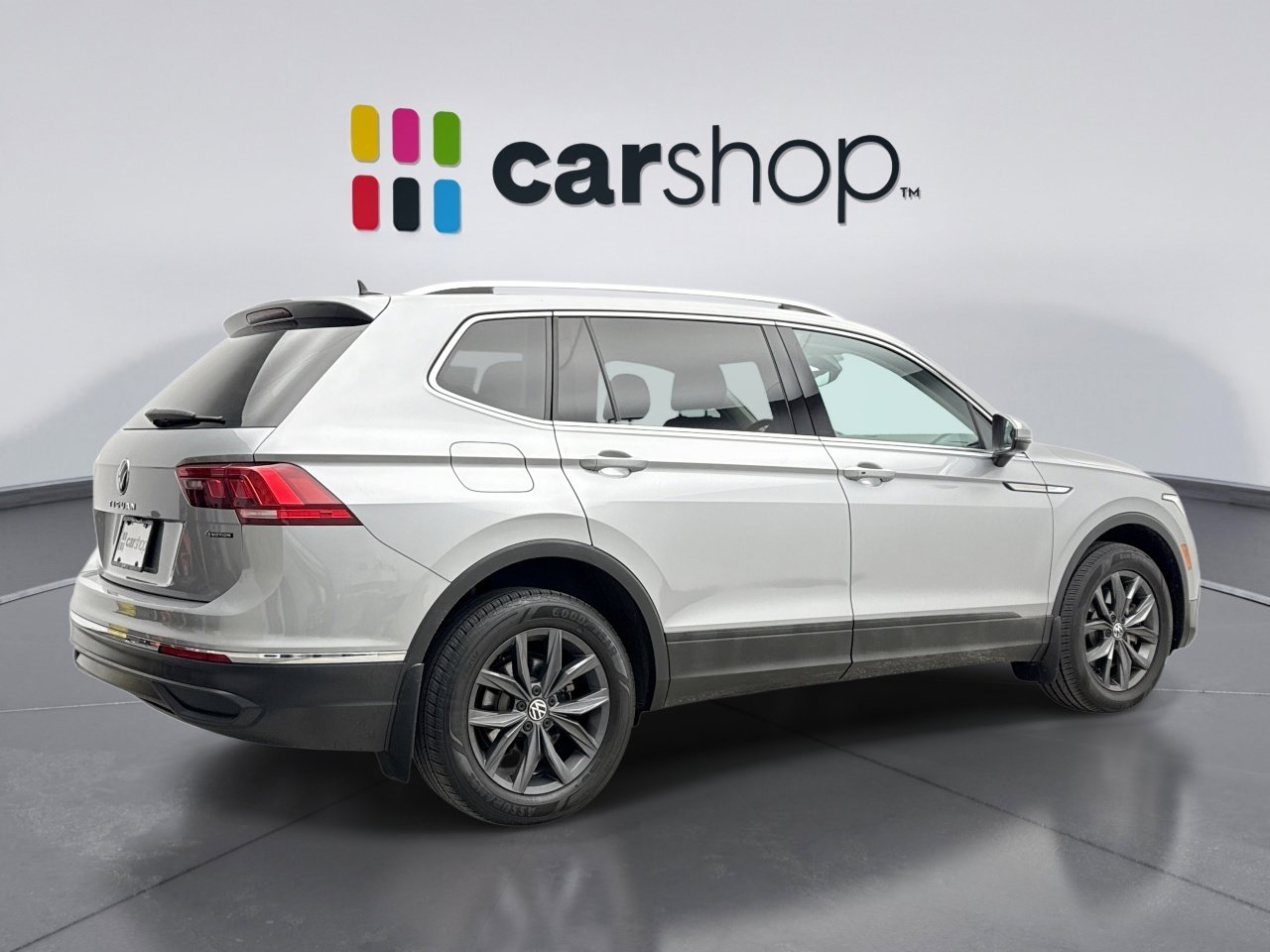 Used 2022 Volkswagen Tiguan SE w/ Panoramic Sunroof Package image 5
