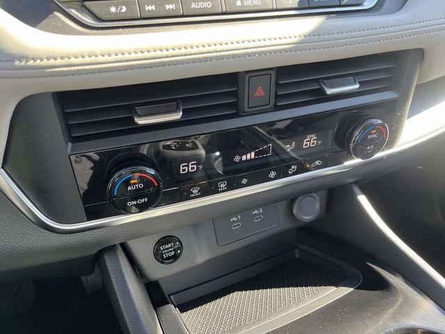 Used 2025 Nissan Rogue SV image 22