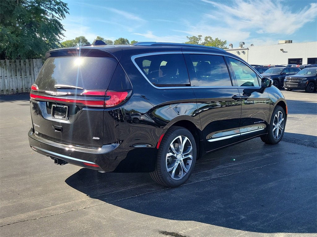 New 2026 Chrysler Pacifica Pinnacle image 4
