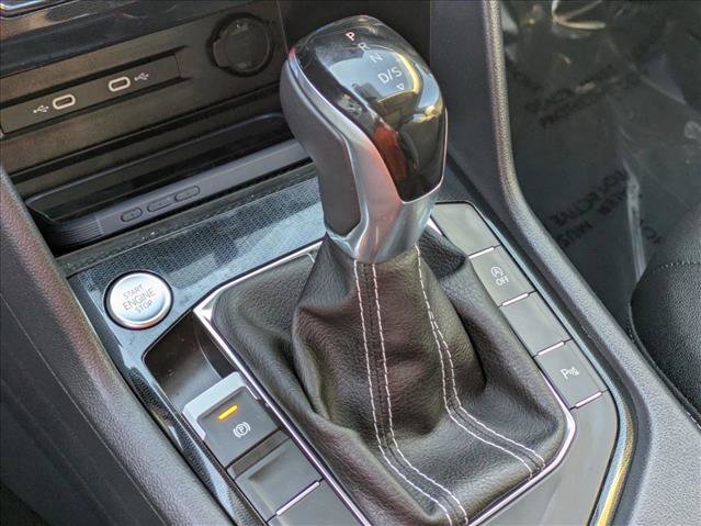 Certified 2025 Volkswagen Taos SE image 21