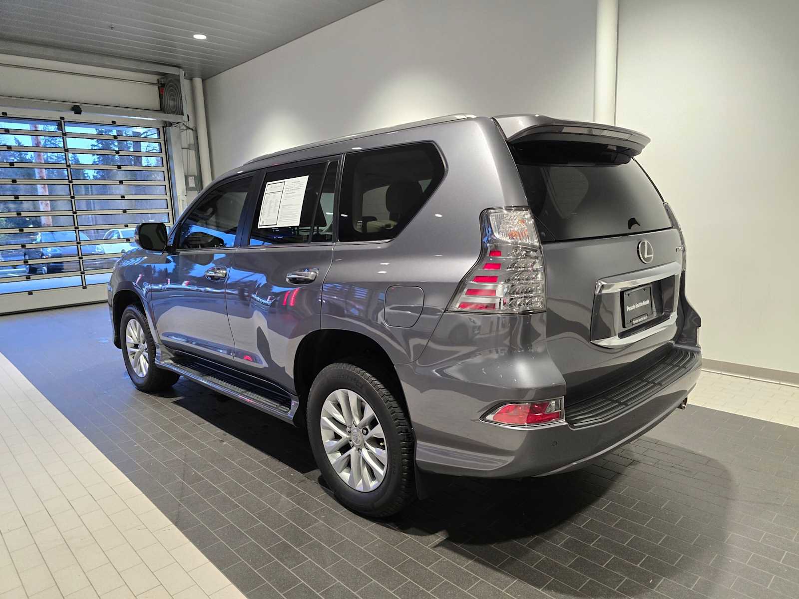 Used 2023 Lexus GX 460 Premium w/ Premium Plus Package image 3
