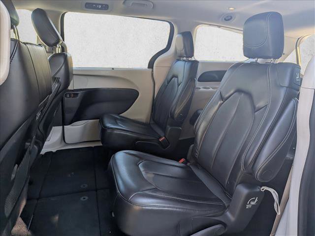Used 2023 Chrysler Pacifica Touring-L image 18