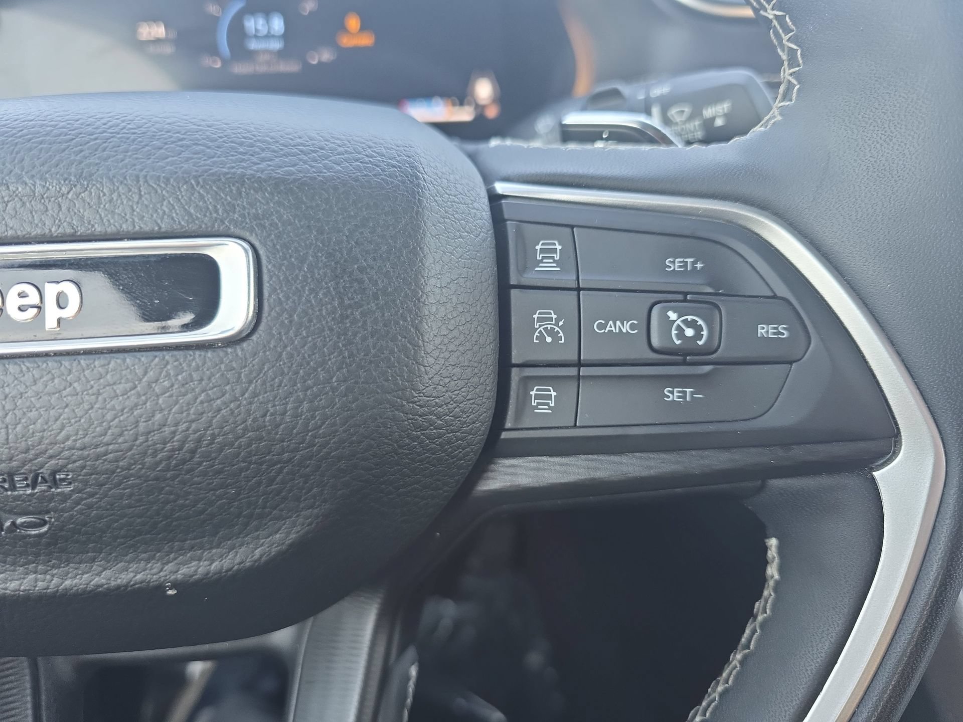 Used 2024 Jeep Grand Cherokee Altitude AWD/4WD image 17