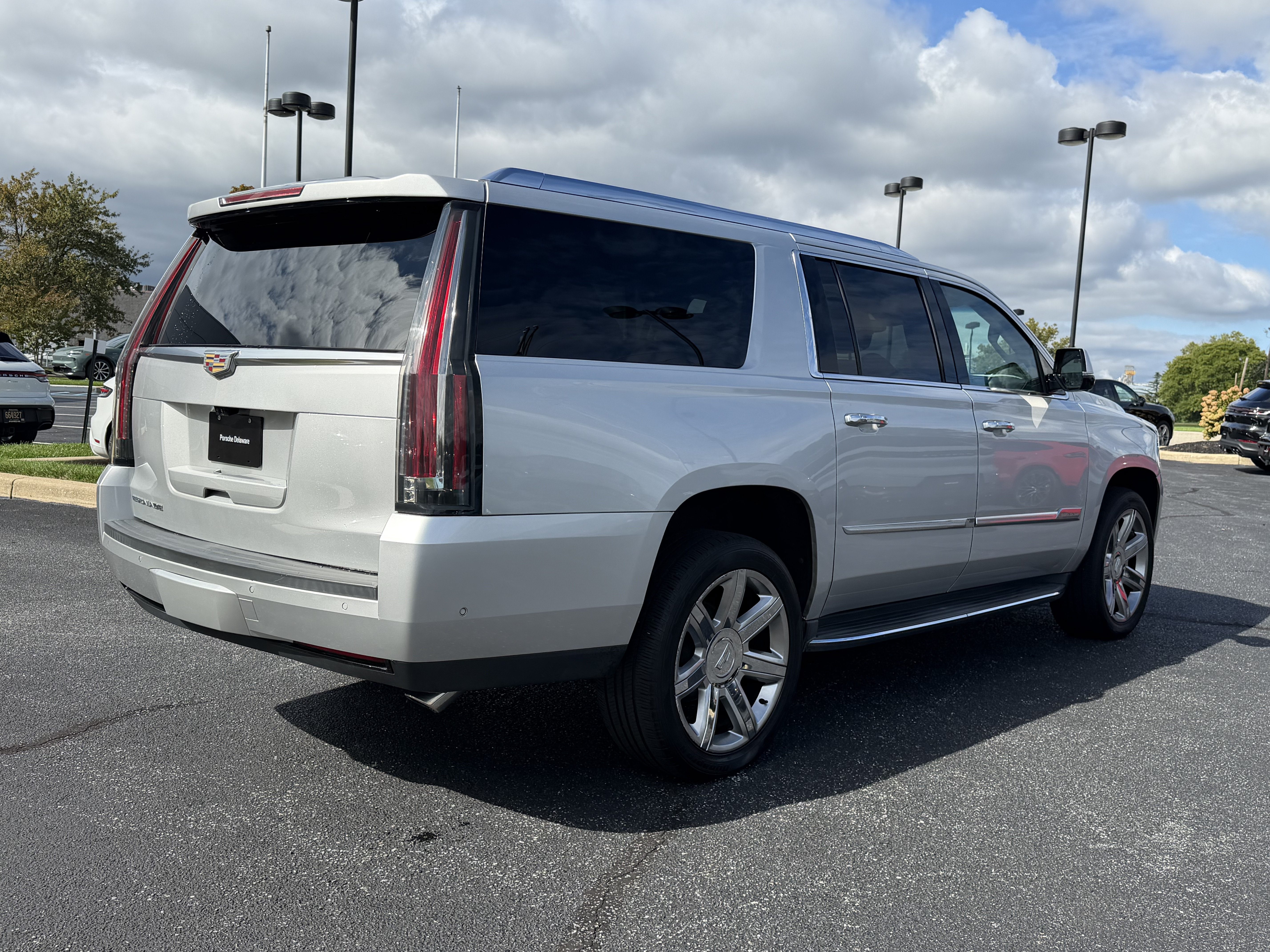Used 2019 Cadillac Escalade ESV Luxury AWD/4WD image 12