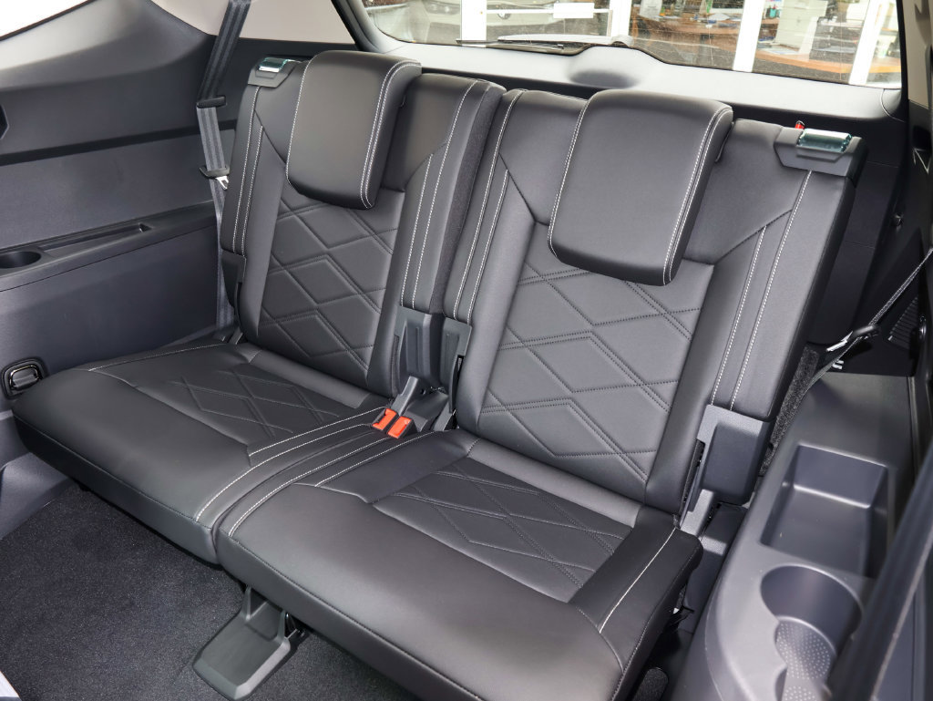 New 2026 Volkswagen Atlas SE FWD image 17