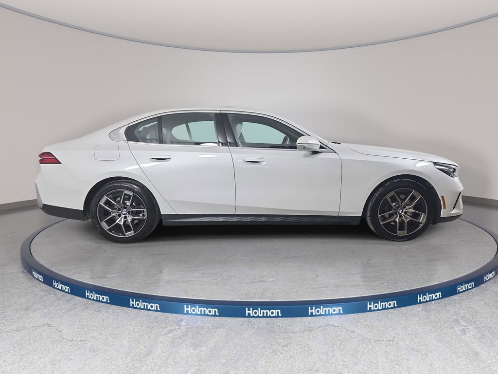 Used 2026 BMW 530i xDrive w/ Premium Package image 5