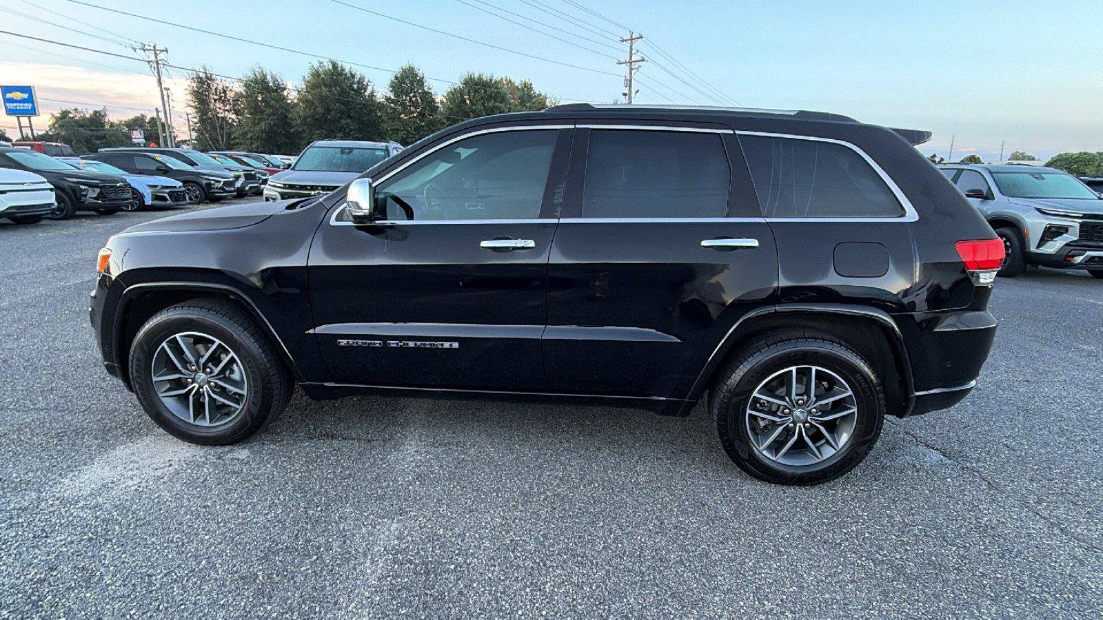 Used 2018 Jeep Grand Cherokee Overland RWD image 12