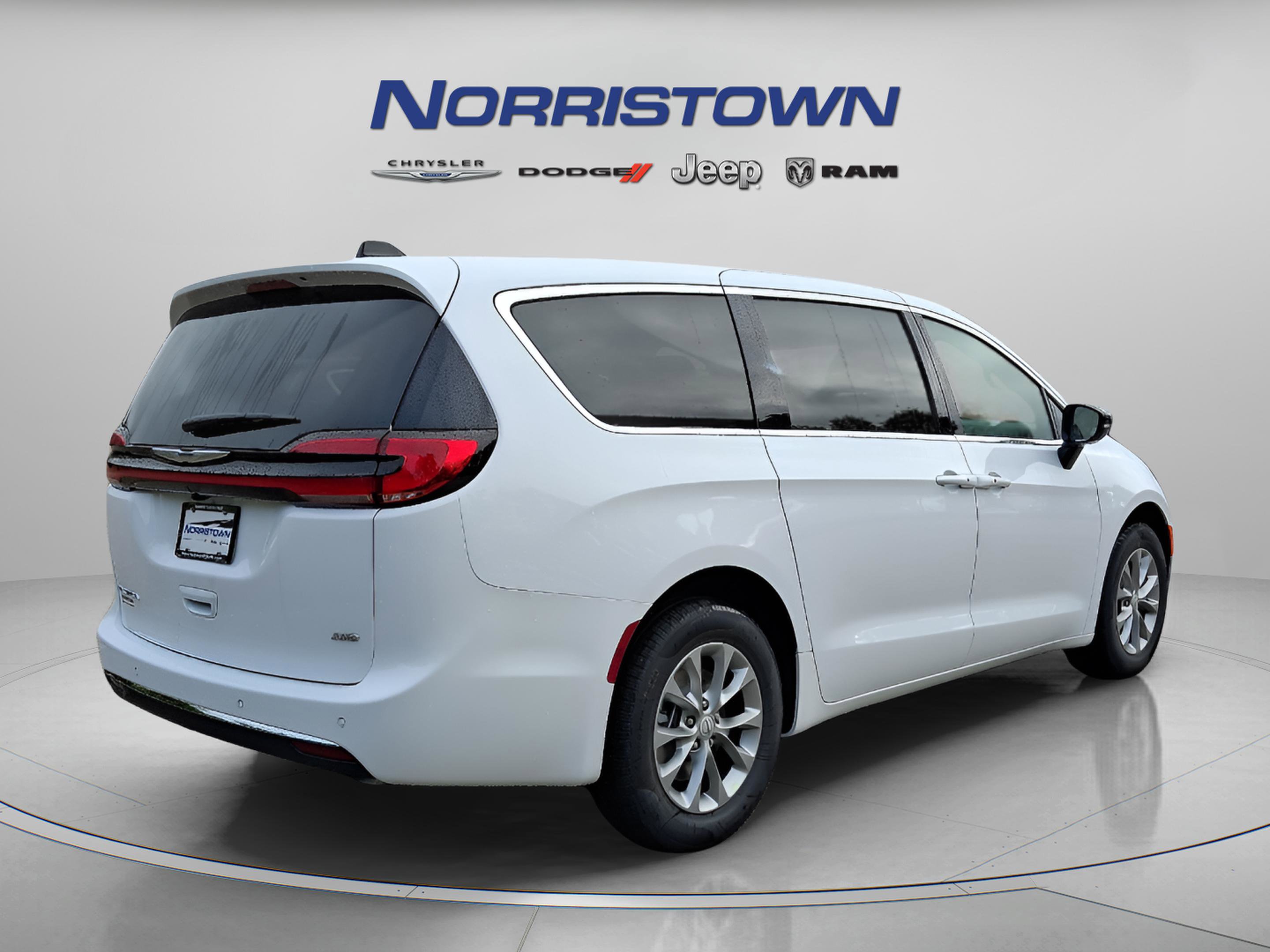 New 2026 Chrysler Pacifica Select image 5