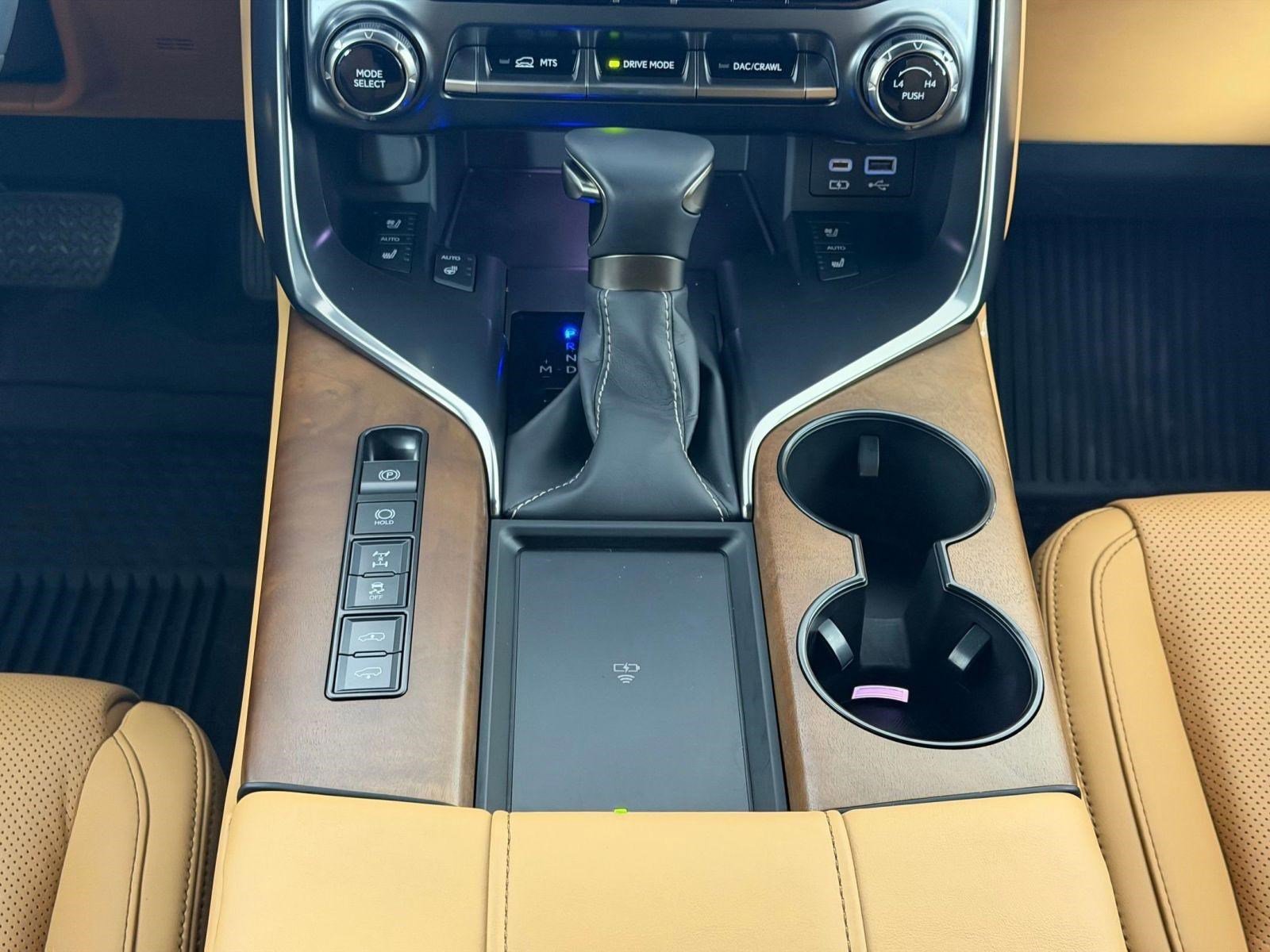 Used 2024 Lexus LX 600 4WD w/ Luxury Package image 19