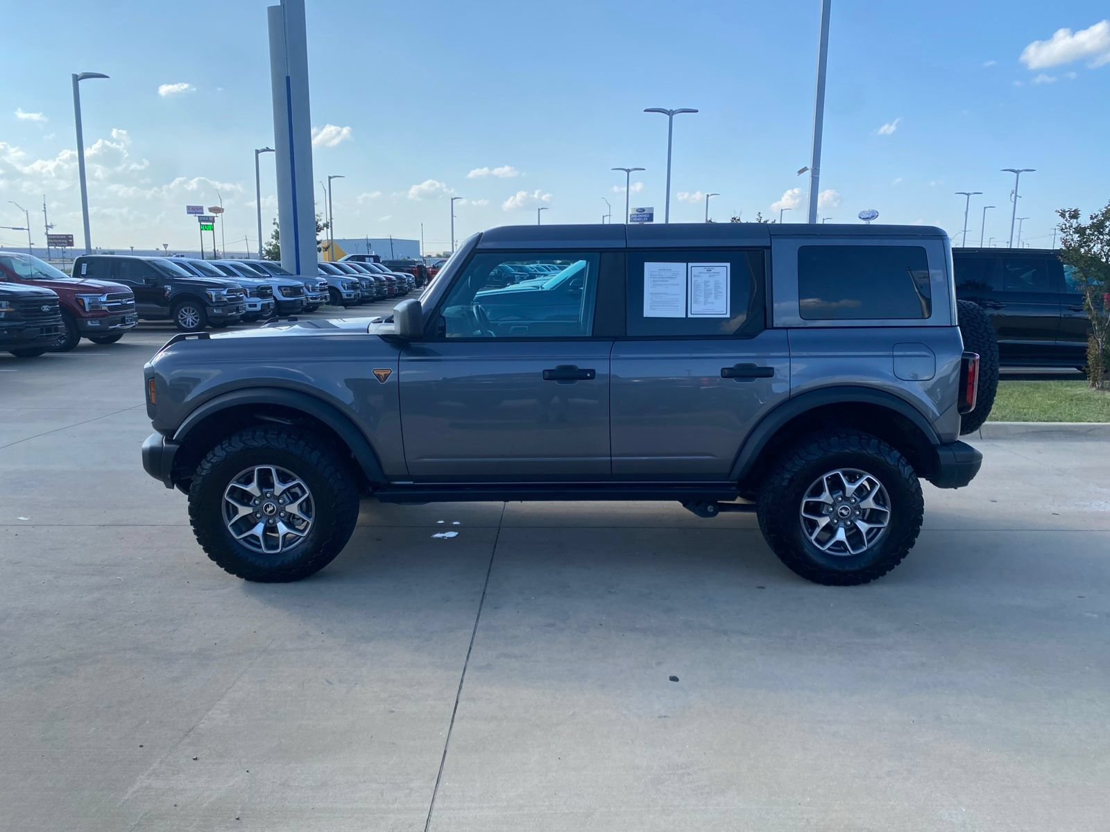 Certified 2025 Ford Bronco Badlands AWD/4WD image 2