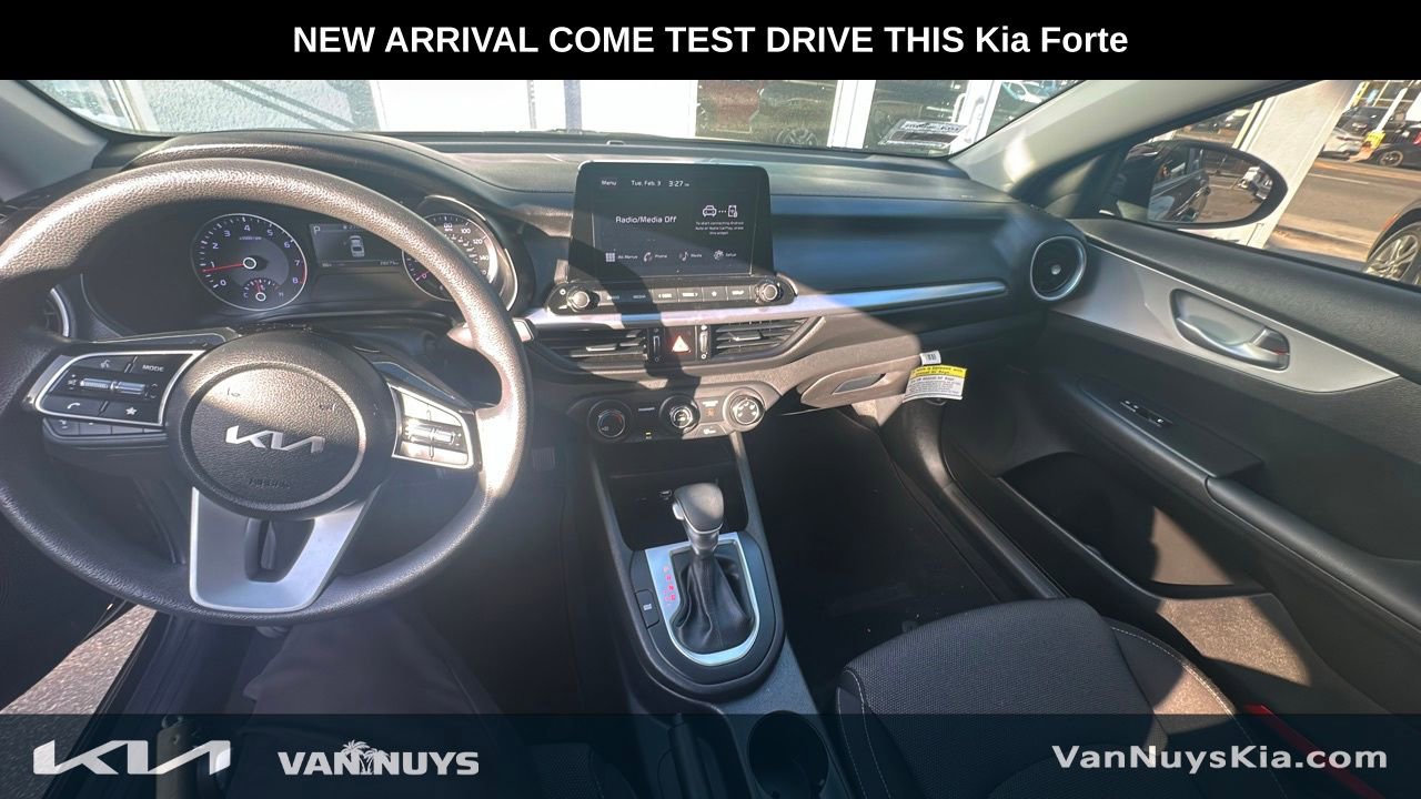 Used 2023 Kia Forte LXS w/ LXS Technology Package image 3