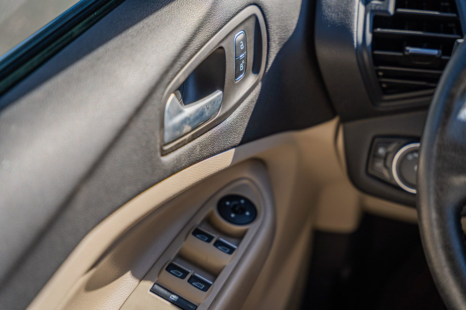 Used 2019 Ford Escape SEL image 24