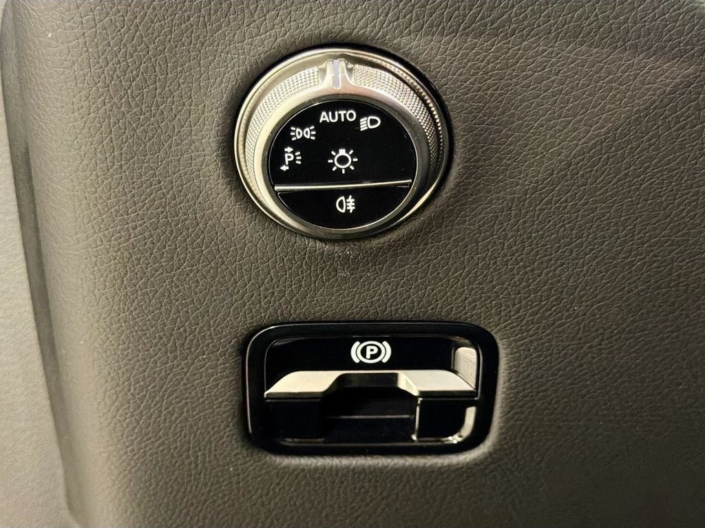 Certified 2026 Mercedes-Benz GLC 300 image 11