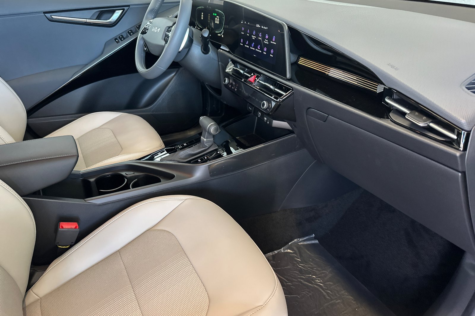 New 2026 Kia Niro EX FWD image 16