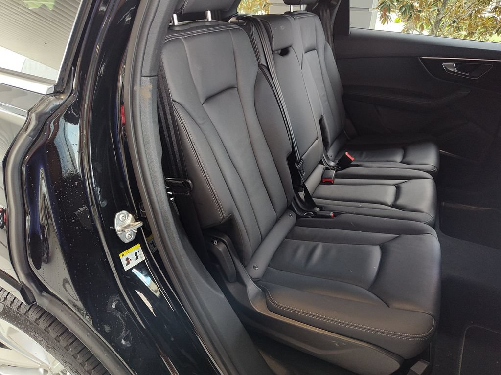 Used 2025 Audi Q7 3.0T Premium Plus AWD/4WD image 35