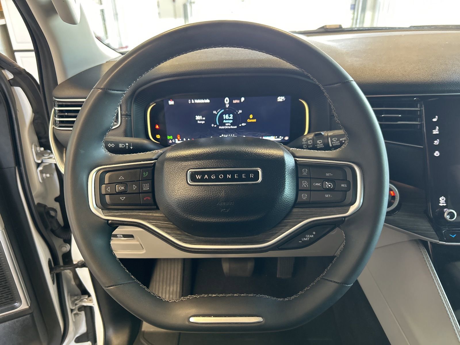 Used 2024 Jeep Wagoneer L Series II w/ Flexible Seating Group image 22