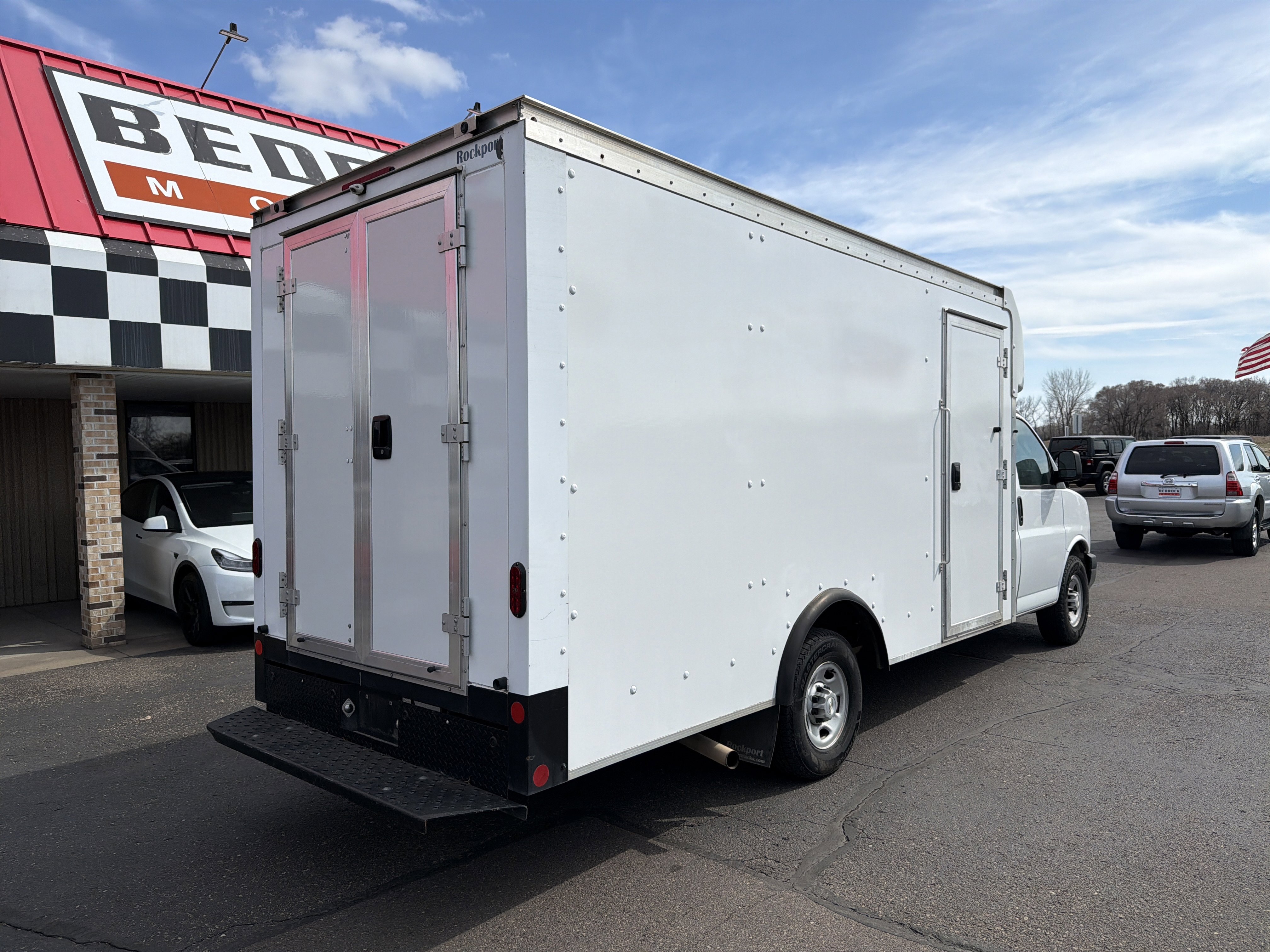 Used 2021 Chevrolet Express 3500 w/ Driver Convenience Package image 4