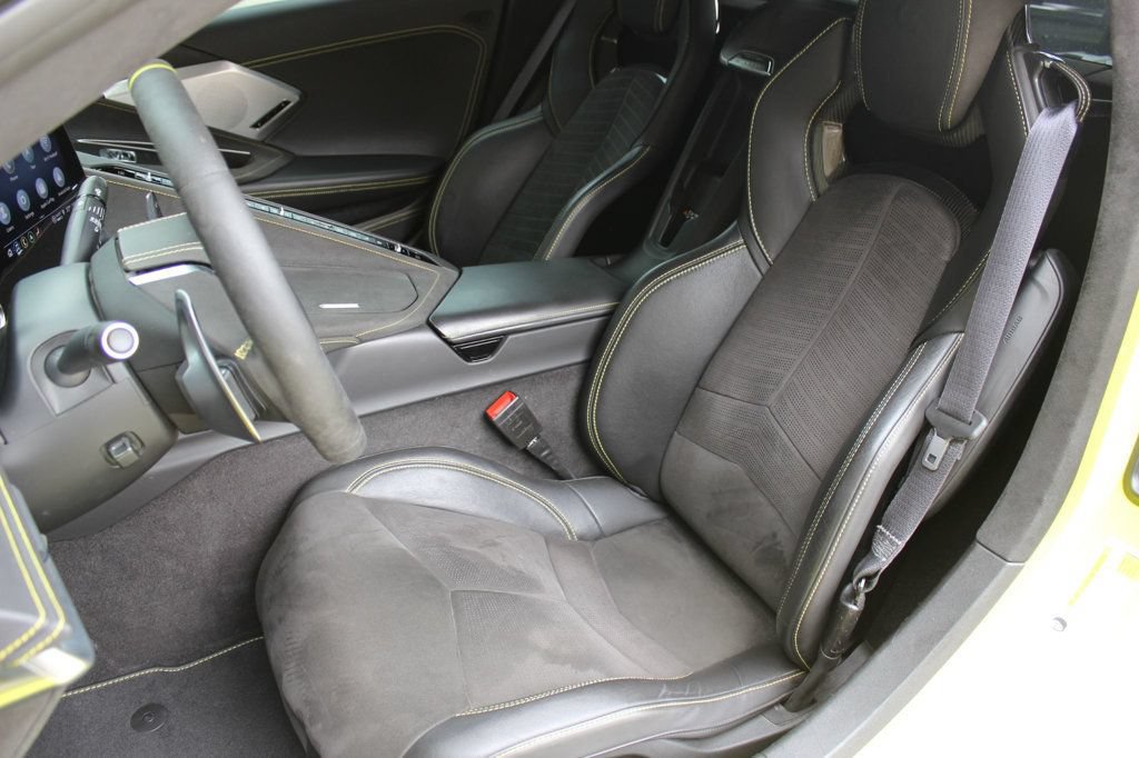 Used 2022 Chevrolet Corvette Stingray Premium Cpe w/ Z51 Performance Package RWD image 19