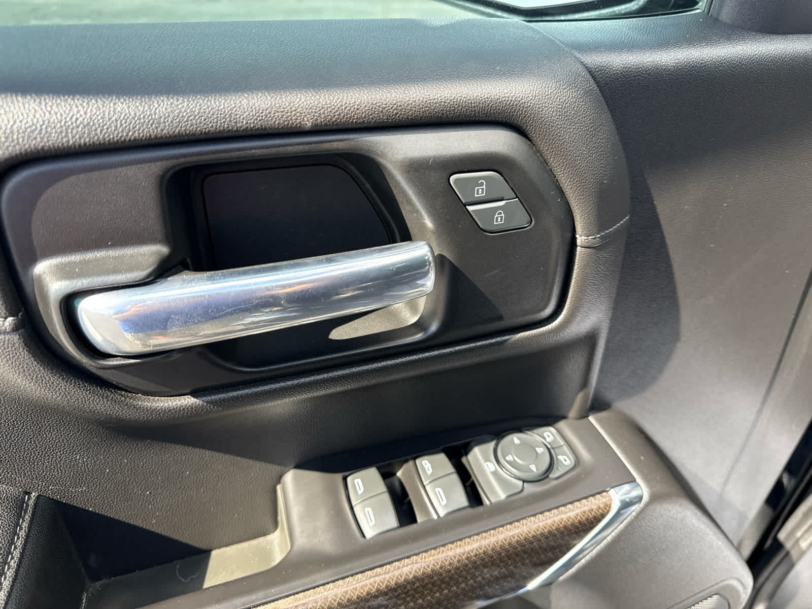 Certified 2020 Chevrolet Silverado 1500 LT w/ Texas Edition AWD/4WD image 10