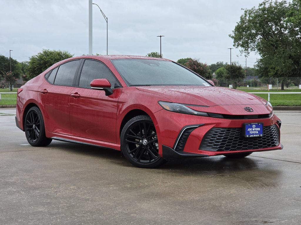 Used 2025 Toyota Camry SE w/ Convenience Package FWD image 2