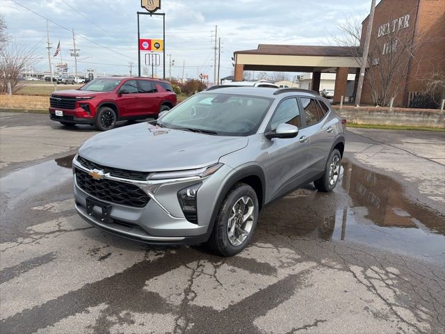 New 2026 Chevrolet Trax LT w/ Driver Confidence Package FWD image 2