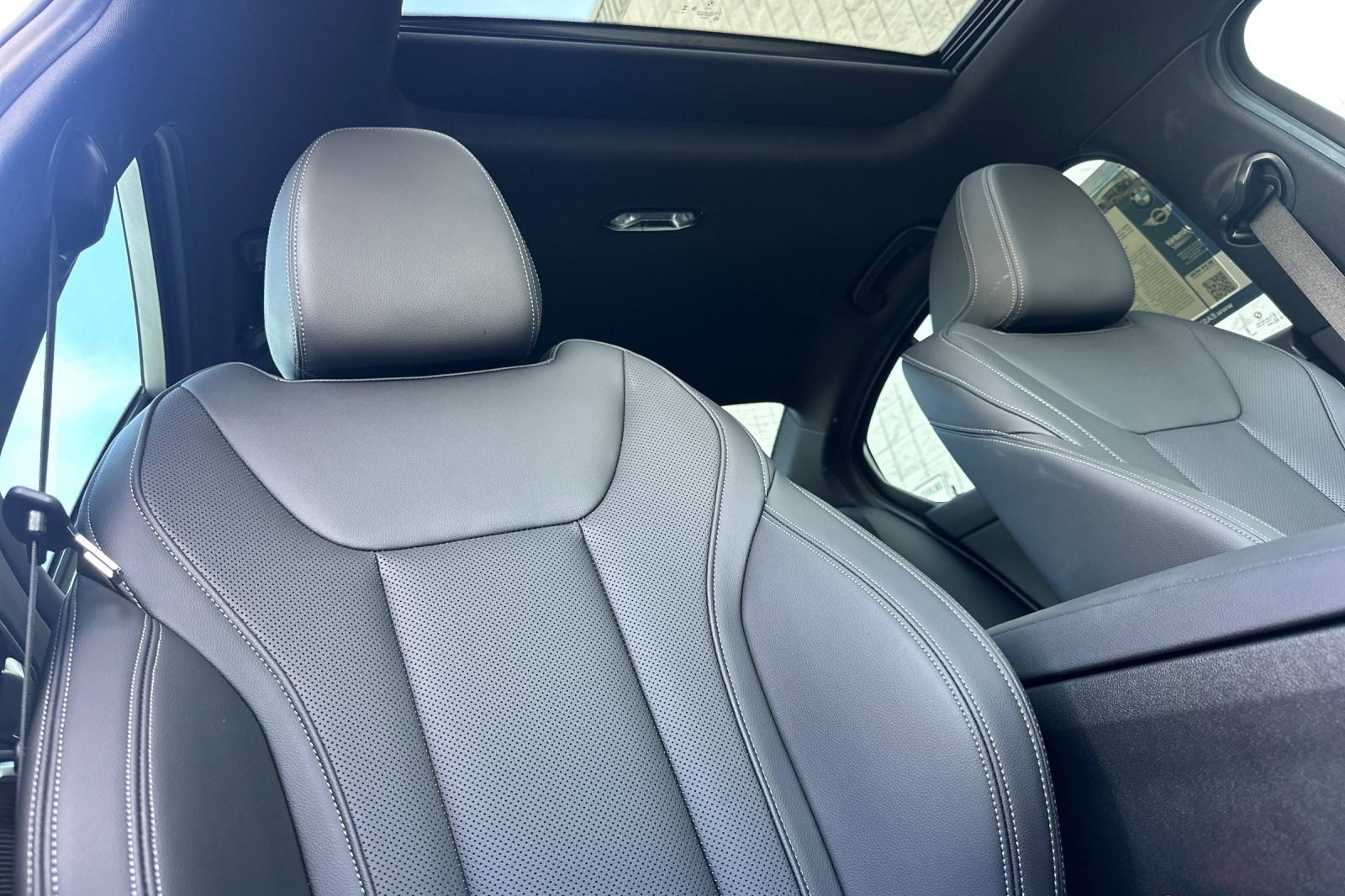 Used 2025 BMW 330i Sedan w/ Convenience Package image 20