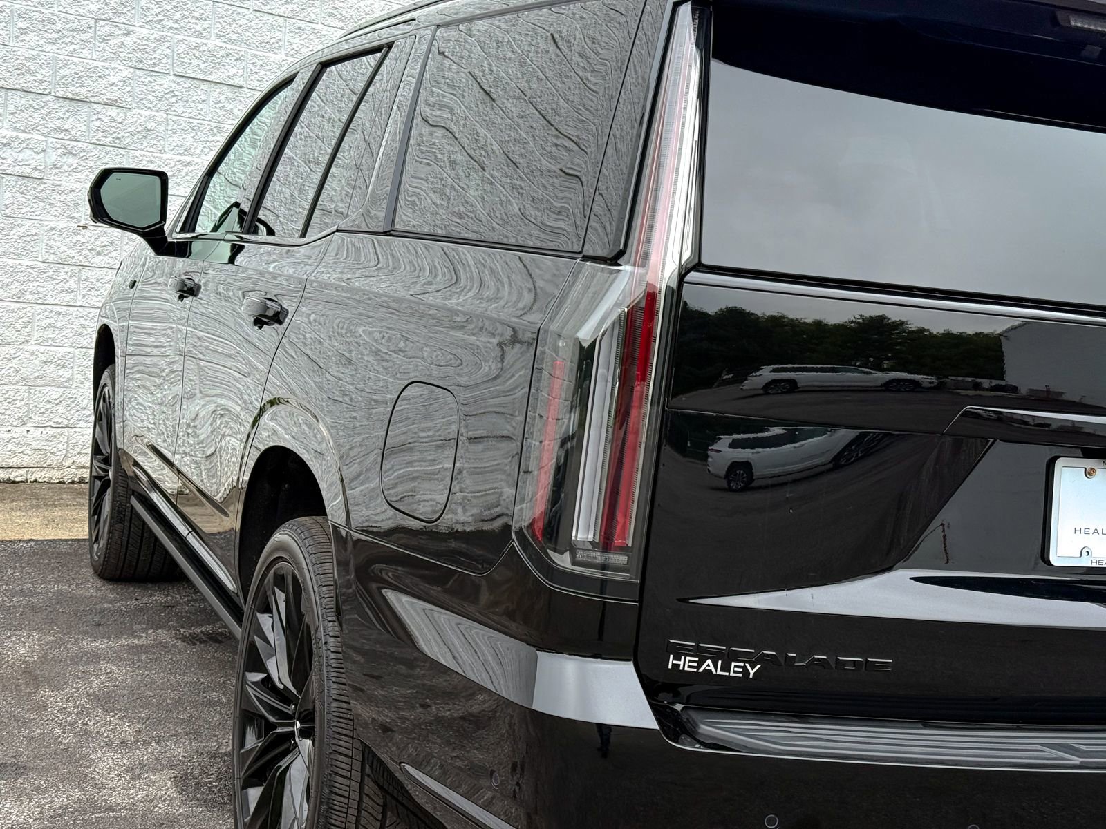 Certified 2025 Cadillac Escalade Sport Platinum w/ LPO, ONYX Package AWD/4WD image 9