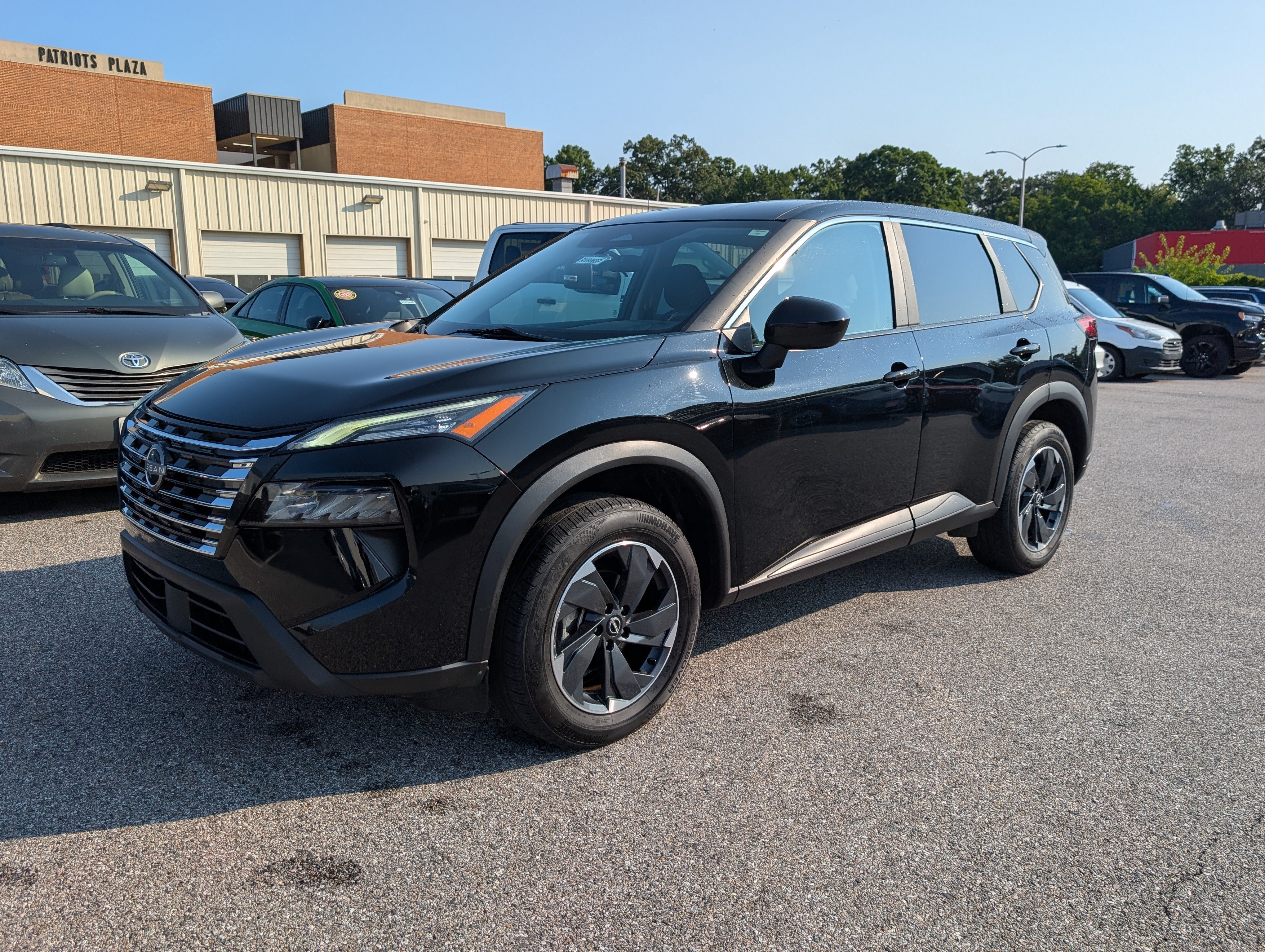 Used 2024 Nissan Rogue SV AWD/4WD image 7