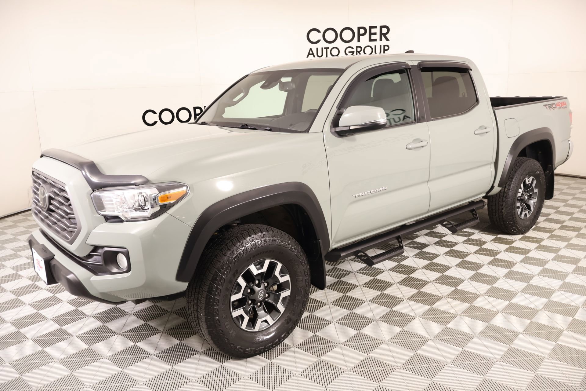 Used 2022 Toyota Tacoma TRD Off-Road AWD/4WD image 10
