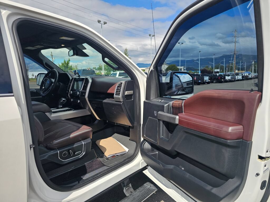Used 2016 Ford F150 Platinum w/ Equipment Group 701A Luxury AWD/4WD image 14