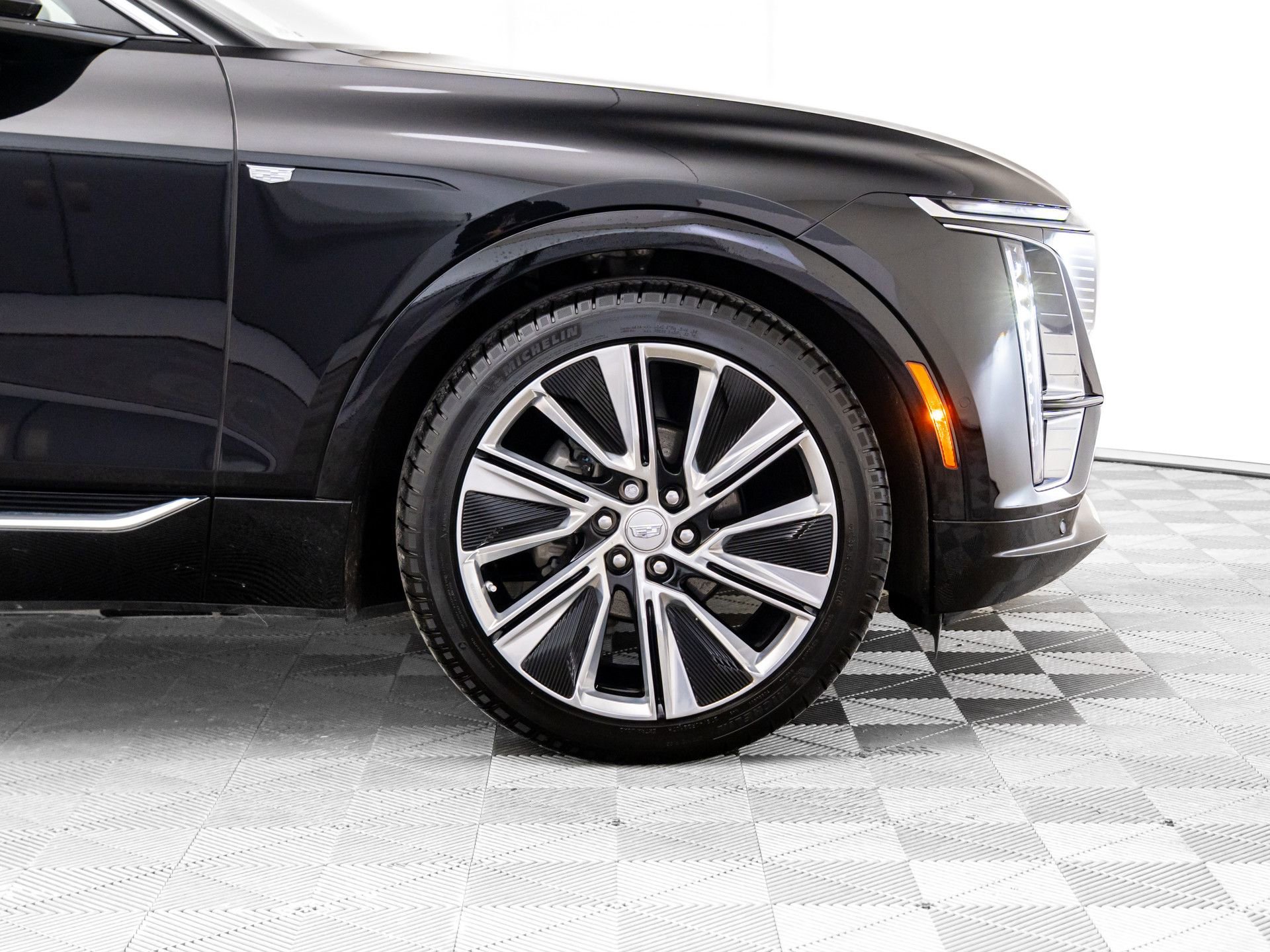 Certified 2025 Cadillac Lyriq Luxury image 40