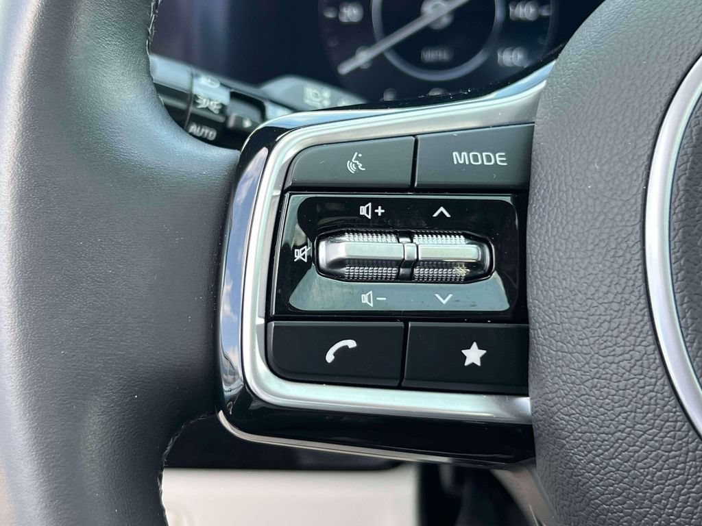 Certified 2024 Kia Carnival SX Prestige FWD image 22