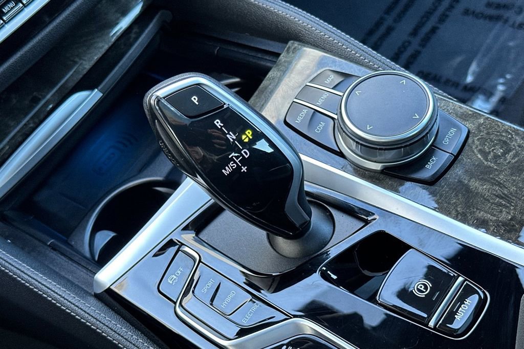 Used 2023 BMW 530e w/ M Sport Package image 24