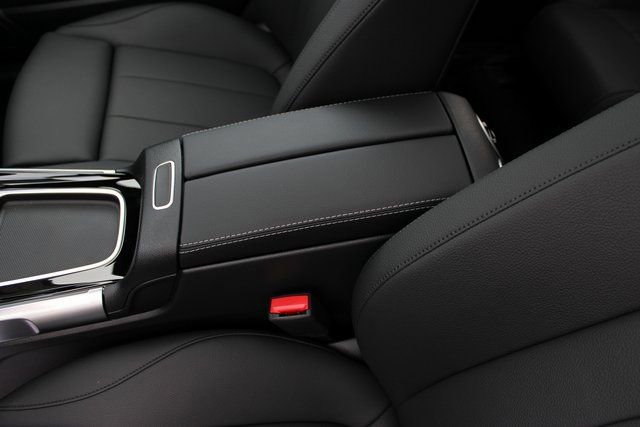 New 2025 Mercedes-Benz GLB 250 4MATIC image 30