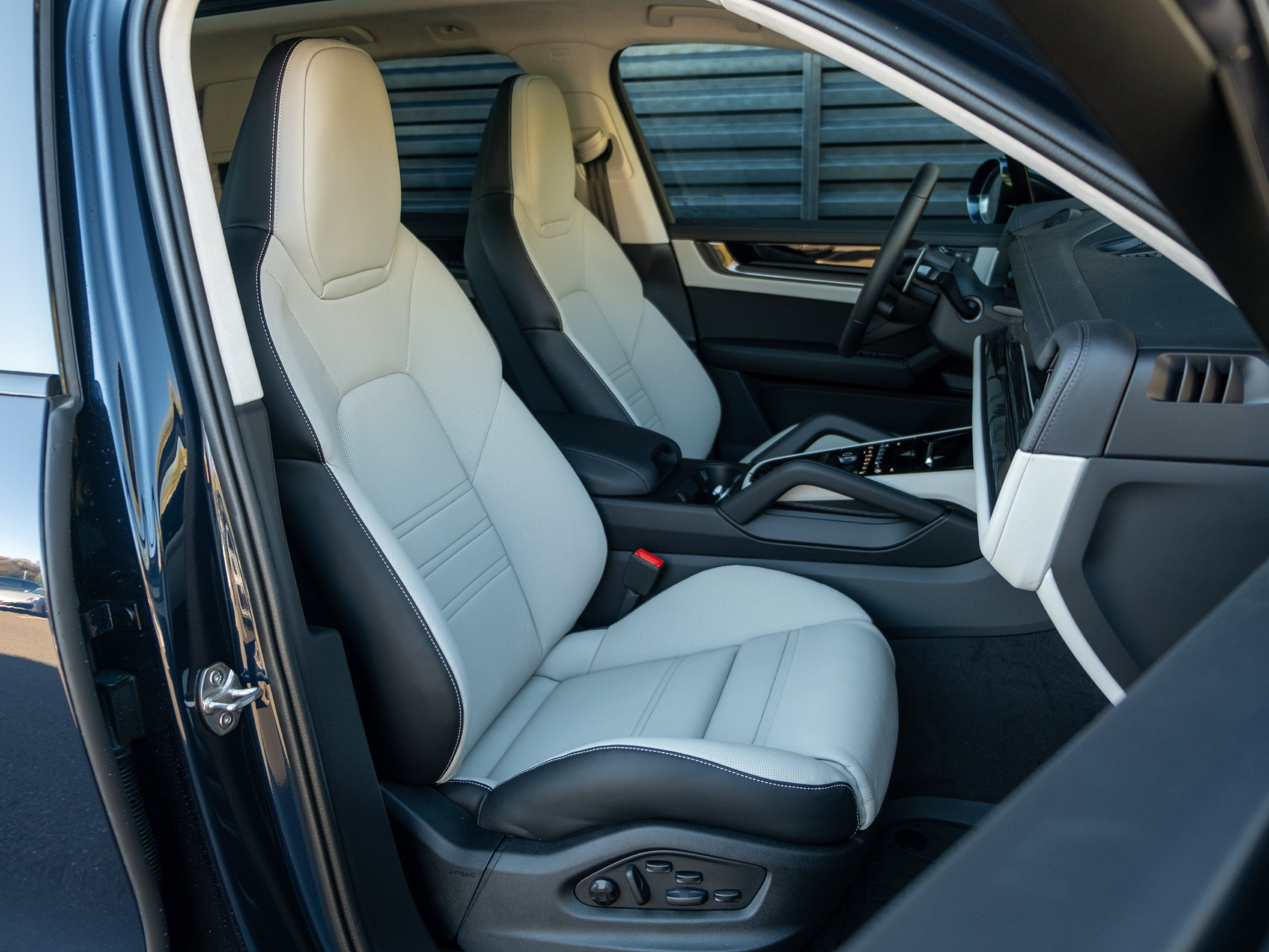 New 2026 Porsche Cayenne GTS AWD/4WD image 48