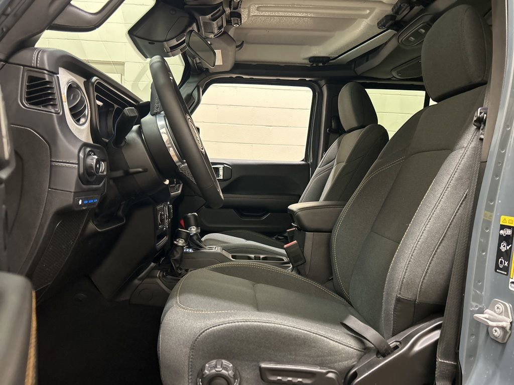 Used 2025 Jeep Wrangler Unlimited Sahara image 7