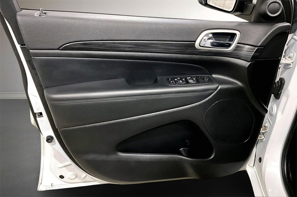 Used 2022 Jeep Grand Cherokee Laredo X image 21