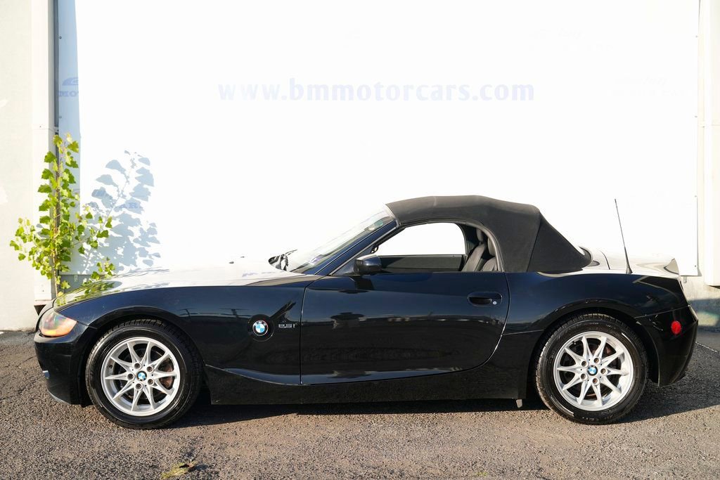 Used 2003 BMW Z4 2.5i image 9