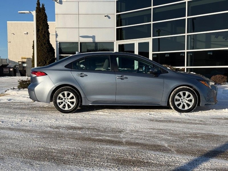 Used 2023 Toyota Corolla LE image 2