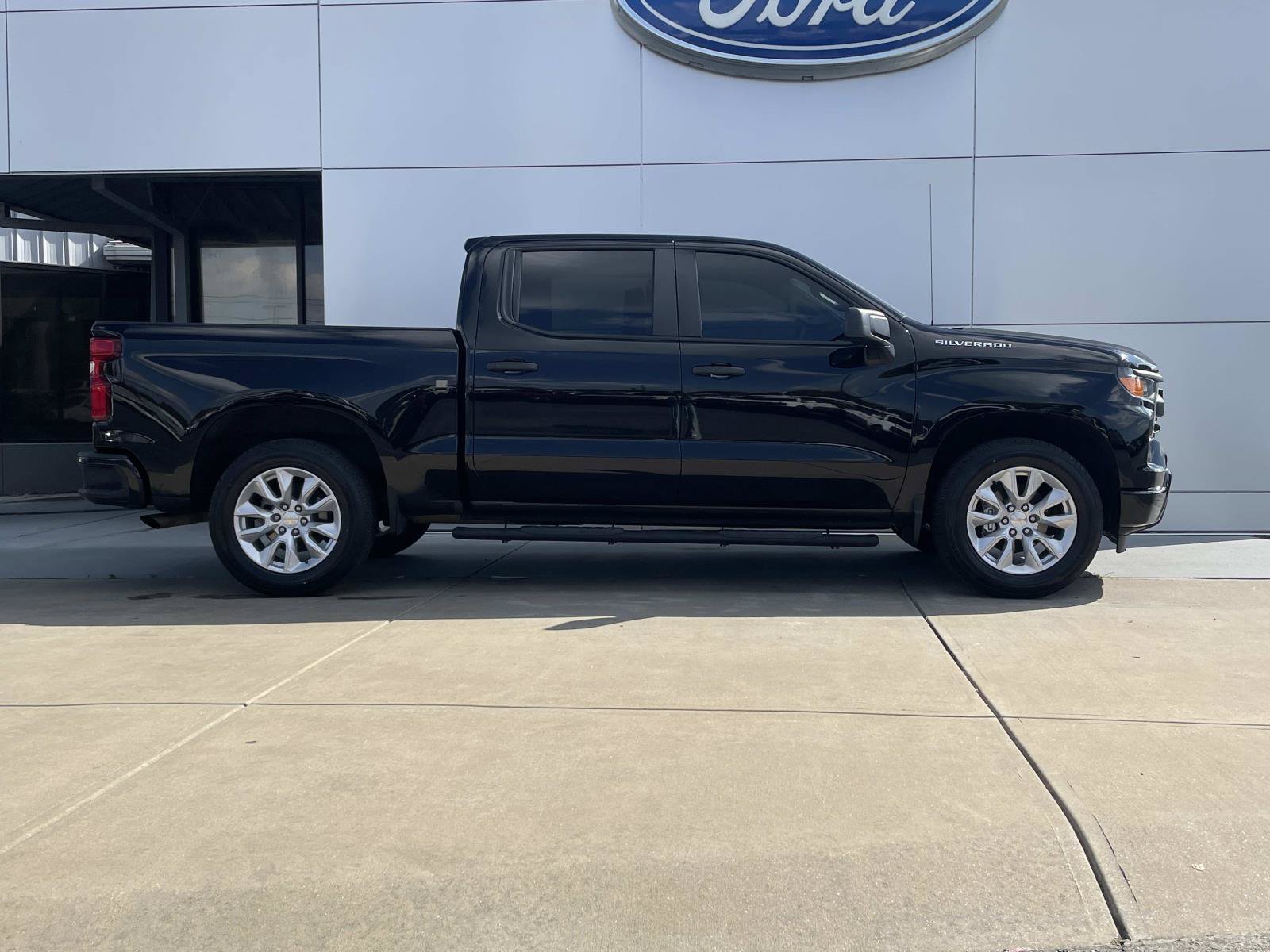 Used 2023 Chevrolet Silverado 1500 Custom RWD image 3