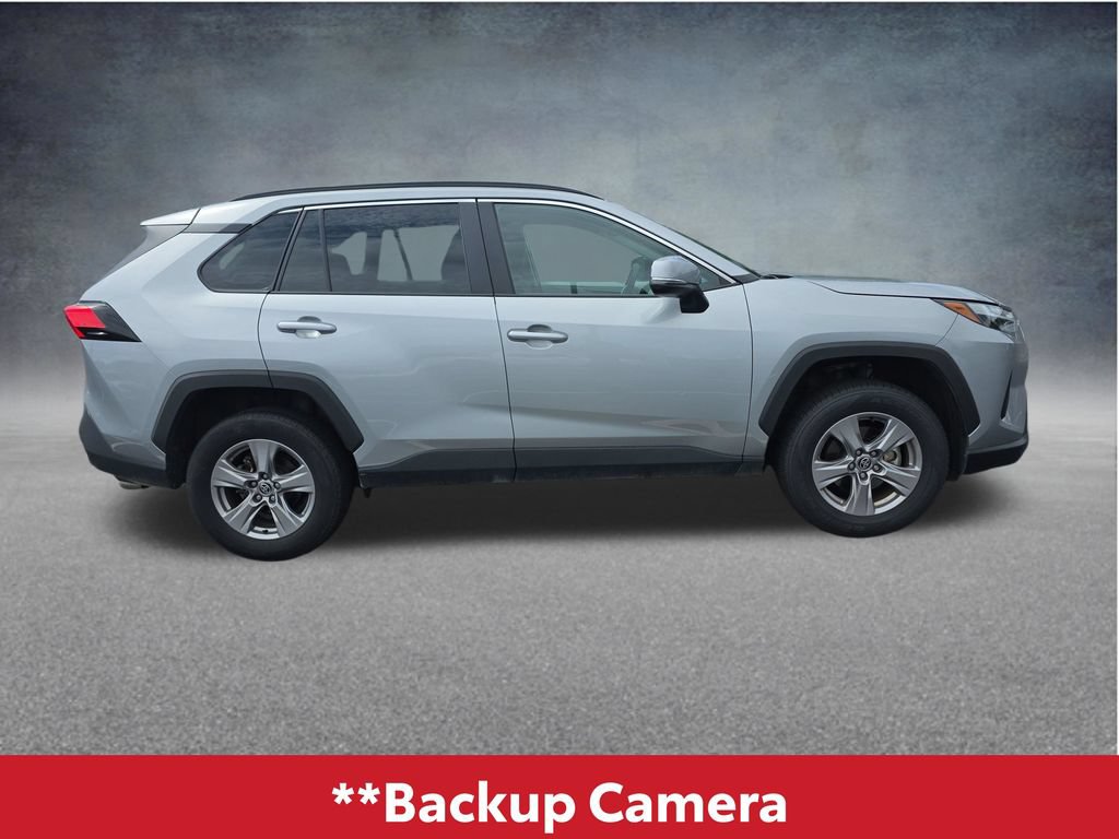 Used 2025 Toyota RAV4 XLE AWD/4WD image 4