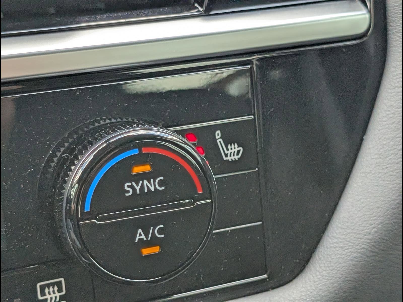 Used 2025 Nissan Pathfinder SV w/ SV Premium Package image 13