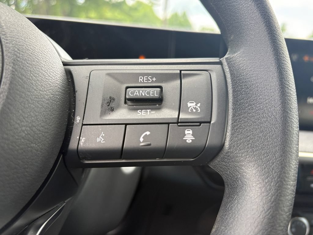 Used 2025 Nissan Kicks SV AWD/4WD image 30