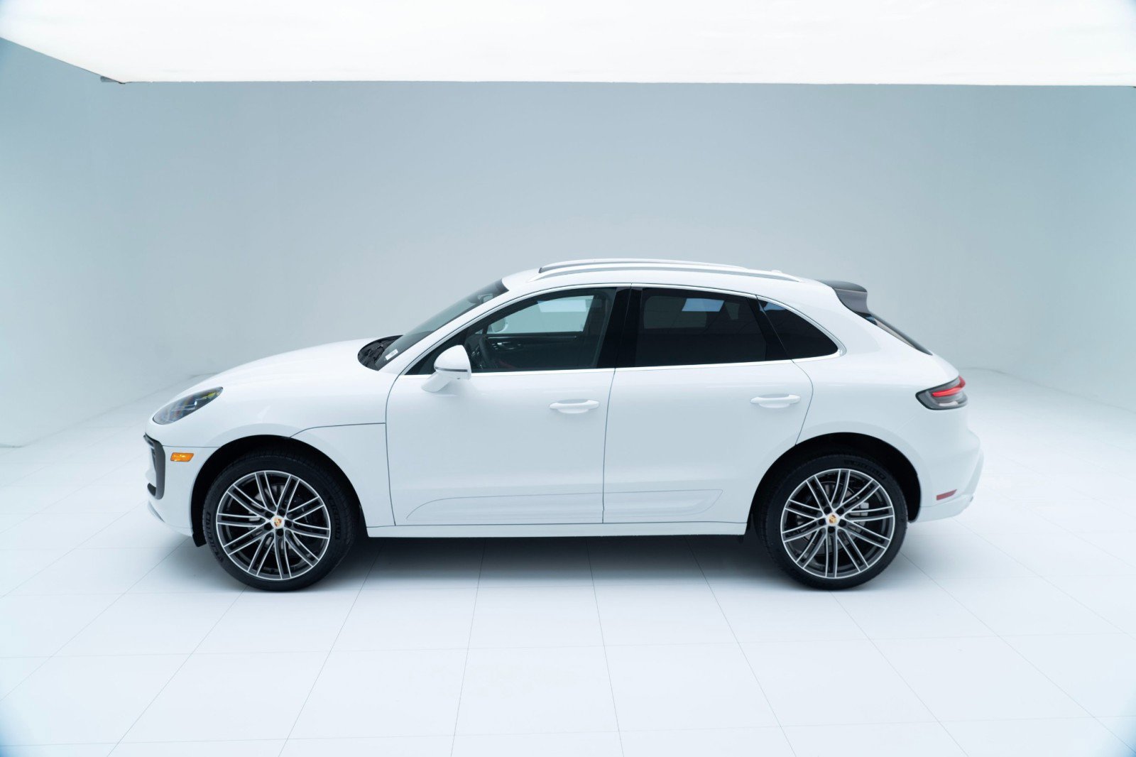 New 2026 Porsche Macan image 2
