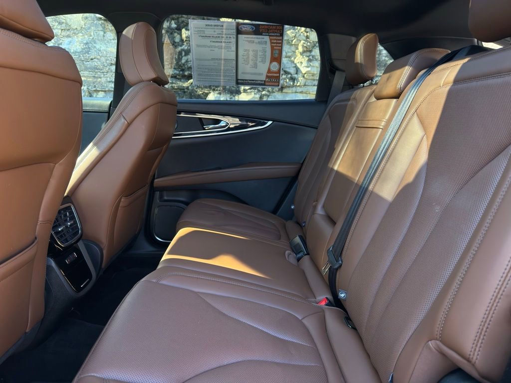 Used 2022 Lincoln Nautilus Reserve w/ Luxury Package image 12