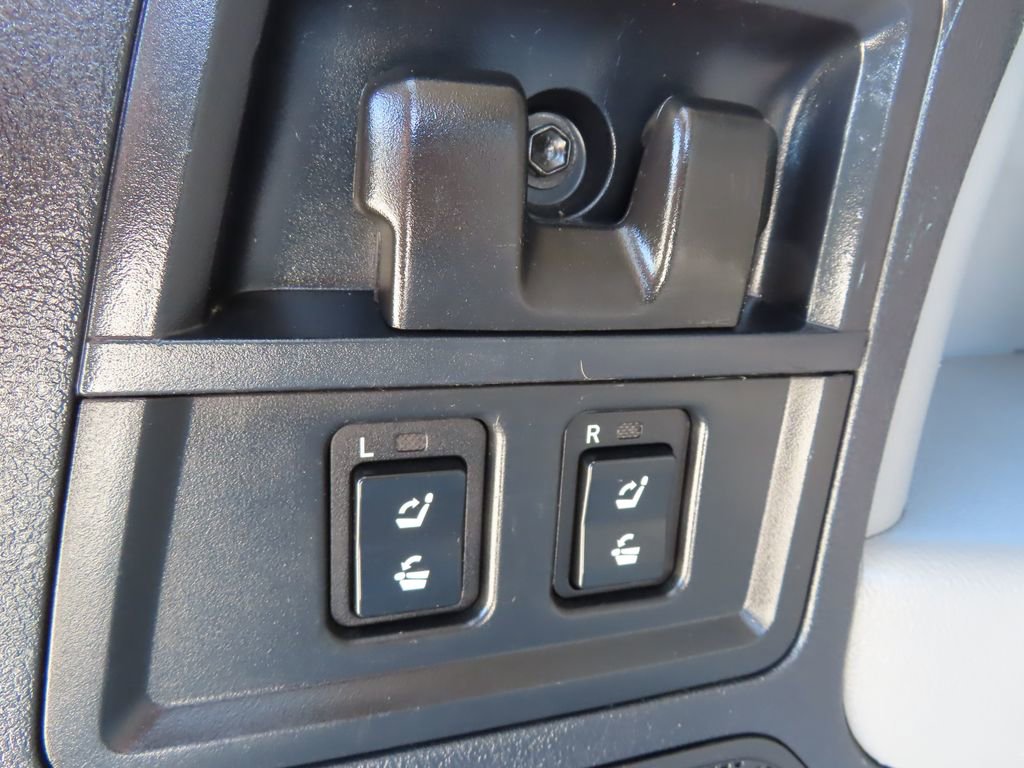 Used 2013 Toyota Sequoia Platinum AWD/4WD image 23