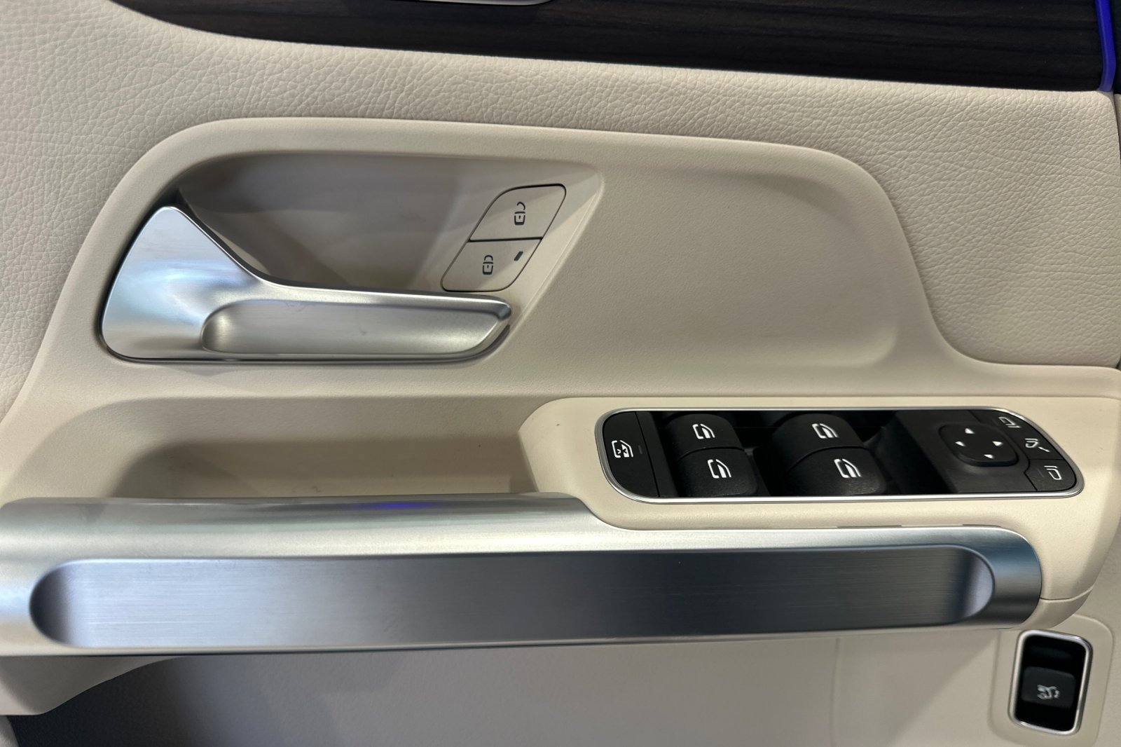 New 2025 Mercedes-Benz GLB 250 250 image 11