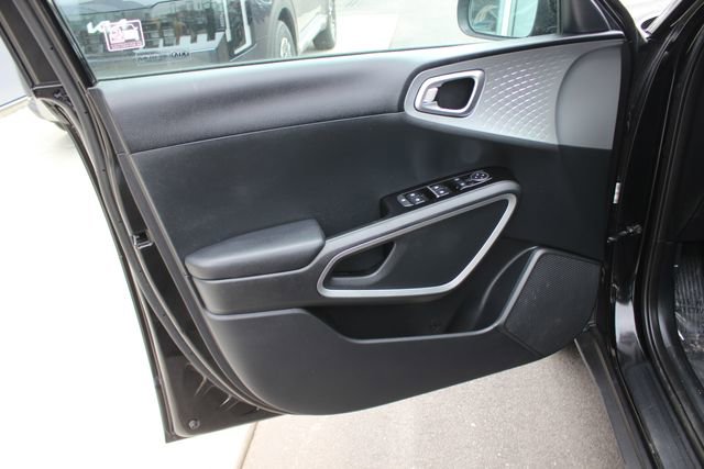Used 2021 Kia Soul LX image 17