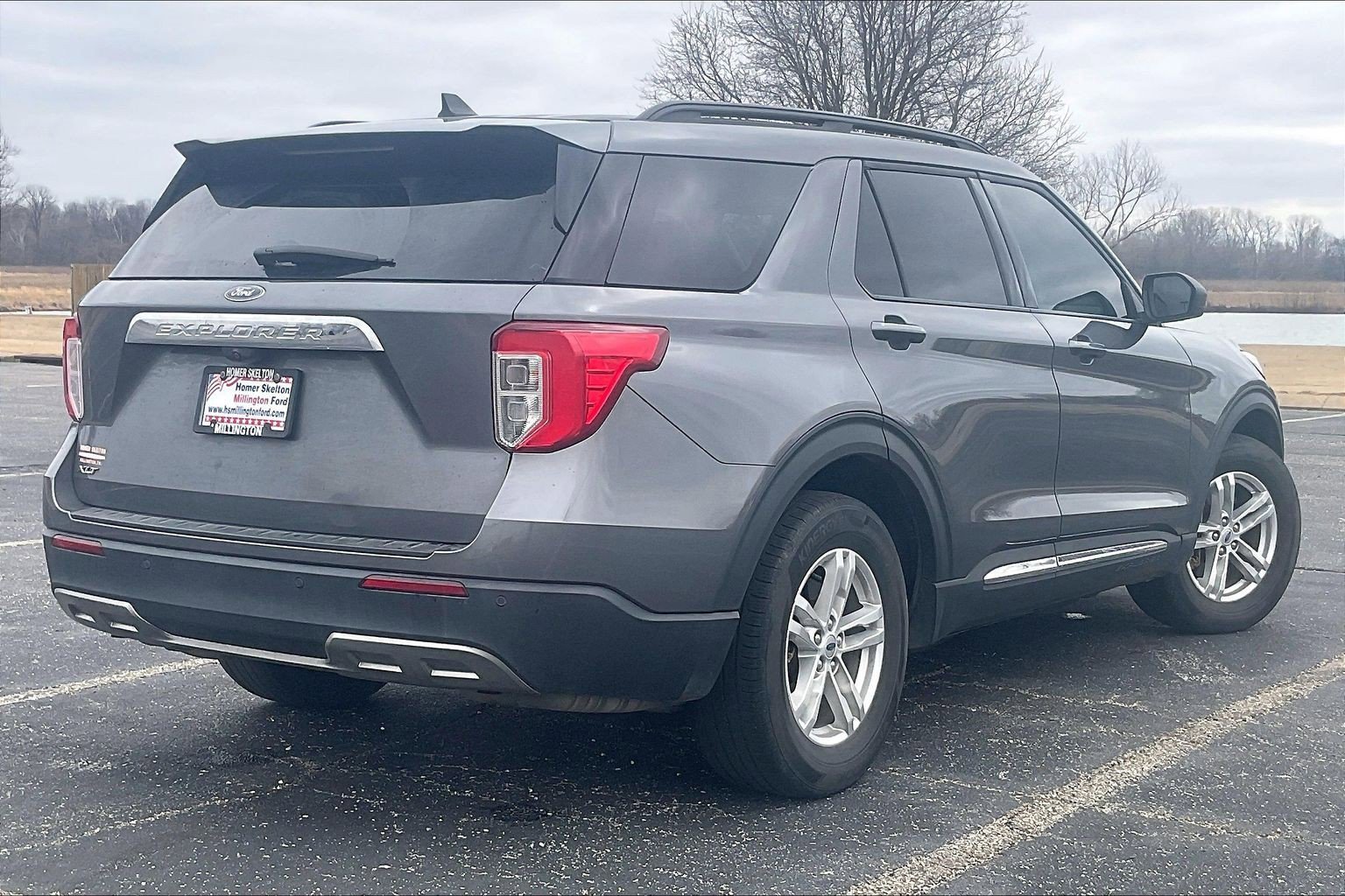 Used 2022 Ford Explorer XLT w/ Equipment Group 202A image 4